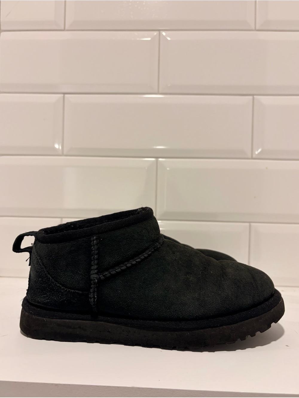 UGG CLASSIC ULTRA MINI BLACK Size 5 women